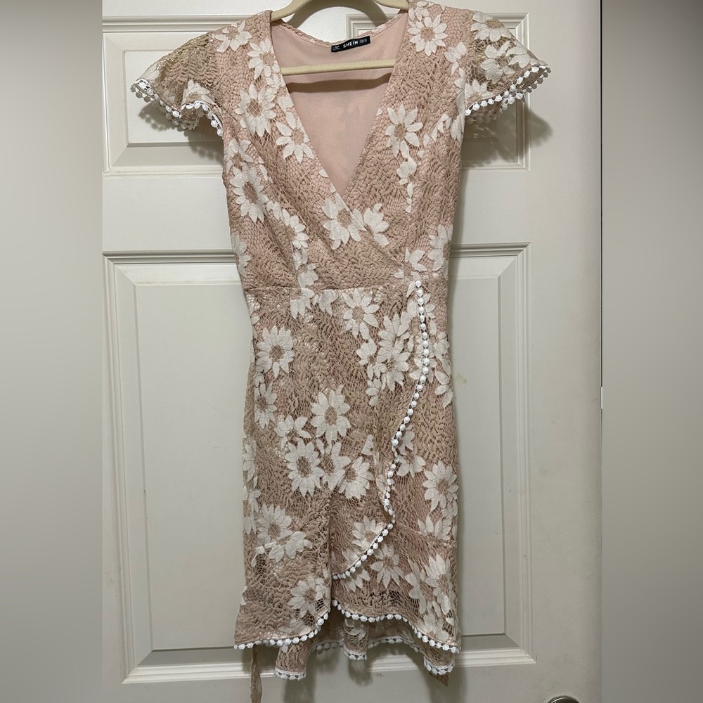 SHEIN Floral Wrap Lace Dresses V Neck Short Sleeve Ruffle High Waist Mini Dress
